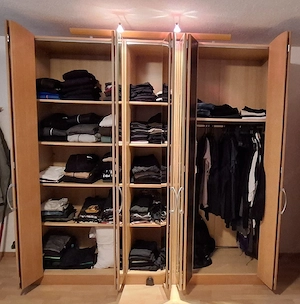 Kleiderschrank Bild 2