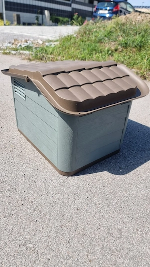 Katzenhaus aus Kunststoff - wetterfest & pflegeleicht Bild 3