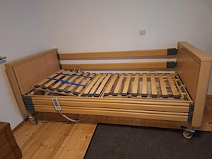 Pflegebett neuwertig Bild 2