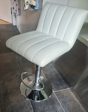 Bar oder badezimmerhocker höhenverstellbar