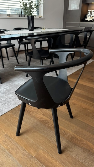 Massivholz Eiche Esstisch schwarz inkl 8 Designerstühle schwarz Bild 2