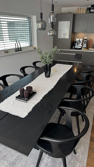 Massivholz Eiche Esstisch schwarz inkl 8 Designerstühle schwarz Bild 4