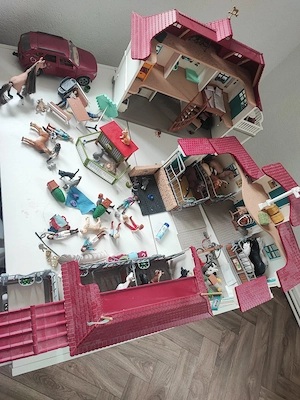 Schleich Pferdehof und Haus Bild 4