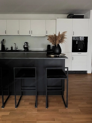 4 hochwertige Barhocker   Thekenhocker aus schwarzem Samt Bild 2