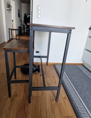 Verkaufe kleinen neuwertigen Tisch inklusive Hocker Bild 4
