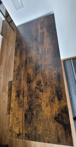 Verkaufe kleinen neuwertigen Tisch inklusive Hocker Bild 2