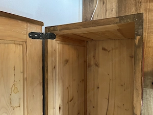 Holztruhe mit Bauernmalerei Bild 5