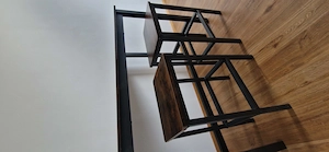 Verkaufe neuwerigen Tisch 120x60 inklusive 2 Hocker. Bild 5