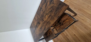 Verkaufe neuwerigen Tisch 120x60 inklusive 2 Hocker. Bild 4