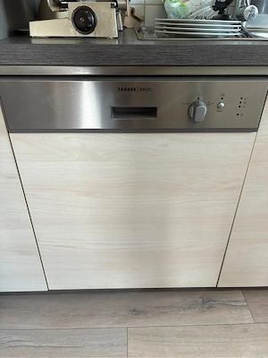 Küchenzeile mit Elektrogeräten gebraucht Bild 9