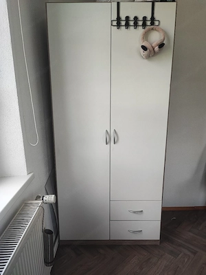 Kleiderschrank
