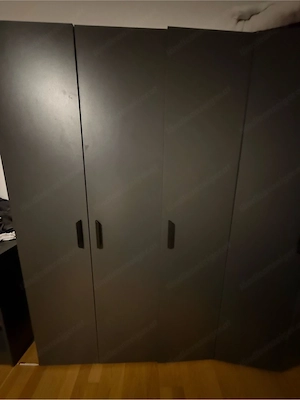 Kleiderschrank Bild 3