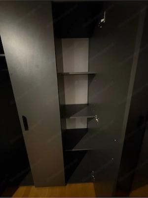 Kleiderschrank Bild 2