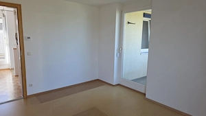 Geräumige Wohnung mit Tiefgarage, Terrasse, Loggia, Abstellraum, Keller und Fahrradabstellraum Bild 3
