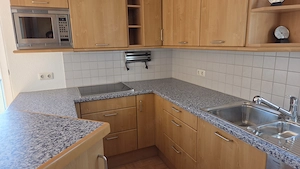 Geräumige Wohnung mit Tiefgarage, Terrasse, Loggia, Abstellraum, Keller und Fahrradabstellraum Bild 2