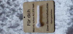 Holz Schild Tafel "Bauchnabelputzer" gelasert 7,3 cm x 7,3 cm x 2 mm Bild 7