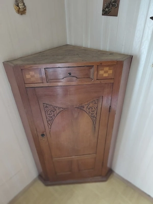 Jugendstil Eckschrank 