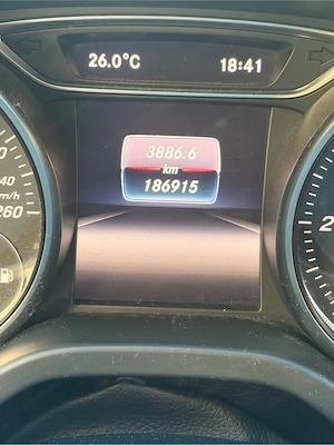Mercedes Benz CLA 180d AMG Line Bild 4