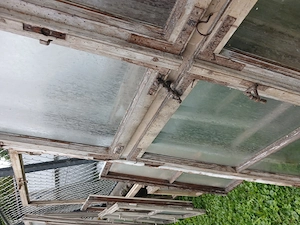 sehr alte Holzfenster Bild 3