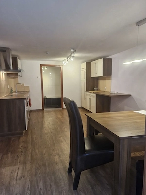 Vollmöblierte Pendlerwohnung mit Garten & Parkplatz sofort bezugsbereit Bild 4