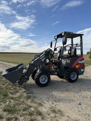 Teleskopradlader FARMER 906T Bild 2