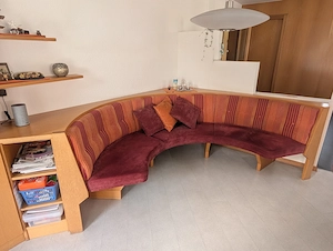 Eckbank, Vitrine, Tisch, Stühle Bild 3