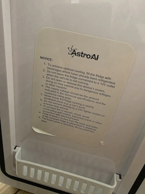 AstroAI Mini Kühlschrank - Dosenkühlschrank   Kosmetikkühlschrank (Weiß)