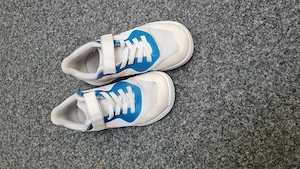 Sportschuh Gr 33, Marke Kempa Bild 2