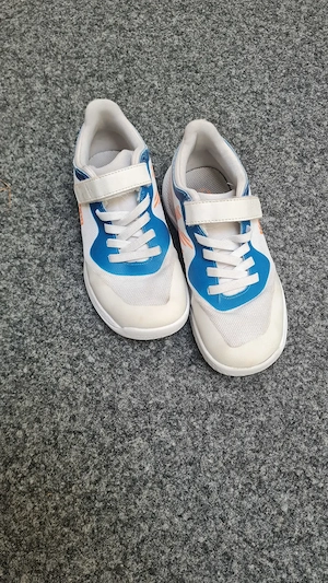 Sportschuh Gr 33, Marke Kempa Bild 2