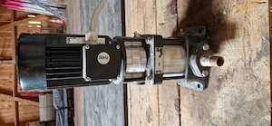 Vertikale Kreiselpumpe mit Druckbehälter,  Marke; Grundfos  Bild 4