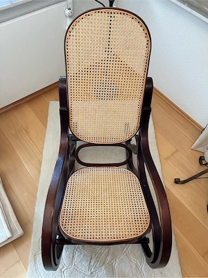 Schaukelstuhl im Thonet-Stil, Bugholz mit Wiener Geflecht Bild 2