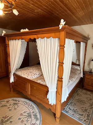 Traumhaftes Massivholz Himmelbett (Landhausstil) inkl. Vorhänge & Matratzen Bild 4