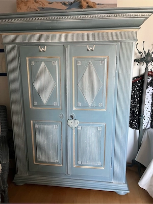 Wunderschöner Shabby Chic Bauernschrank   Massivholzschrank (Blau-Grau) Bild 2