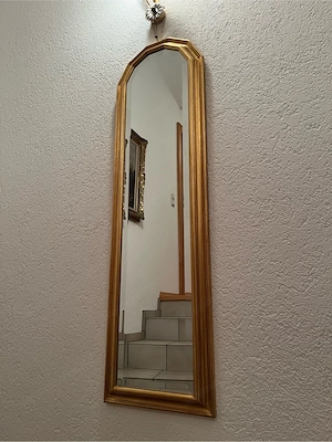 Eleganter Wandspiegel mit Goldrahmen, schmal-hochformatig Bild 2