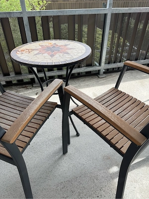 Gartentisch plus Stühle Bild 4