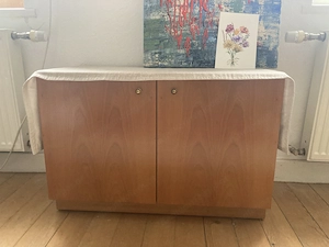 Holzvitrine mit Glasfront Bild 3