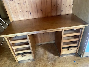 Alter Vollholz Schreibtisch Bild 2
