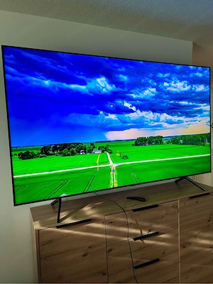 Samsung 82 Zoll 4K UHD Smart TV Bild 3