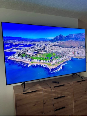 Samsung 82 Zoll 4K UHD Smart TV Bild 8
