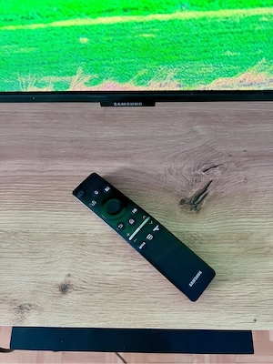 Samsung 82 Zoll 4K UHD Smart TV Bild 2