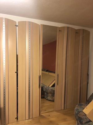 Kleiderschrank Bild 5