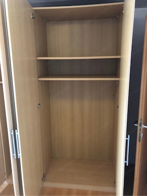 Kleiderschrank Bild 4