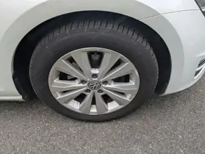 VW Golf 1,6 TDI mit Standheizung Bild 3