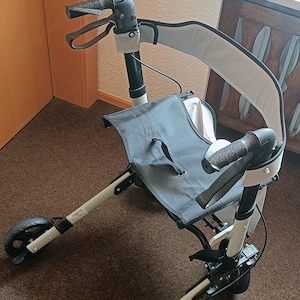 Rollator zu verkaufen Bild 2