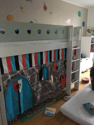 Flexa Hochbett 143 cm Höhe inkl. Spielvorhang Ritterburg  Bild 2