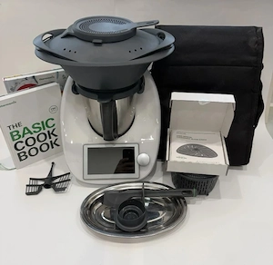 Thermomix TM6 Küchenmaschine, Komplettset mit Originalzubehör und Reisetasche