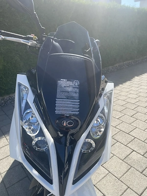 Kymco Downtown 300i ABS Roller Bild 2
