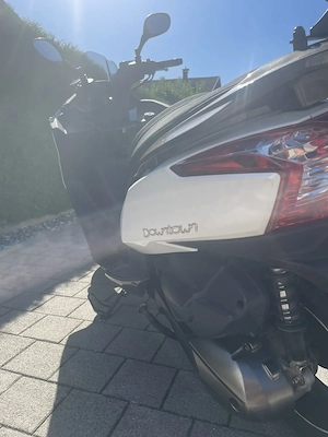 Kymco Downtown 300i ABS Roller Bild 7