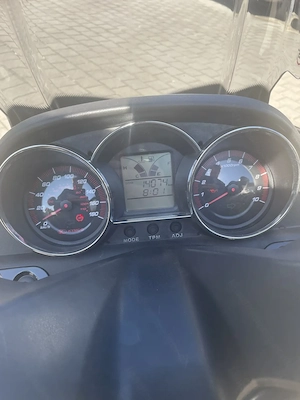 Kymco Downtown 300i ABS Roller Bild 4