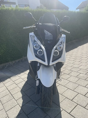 Kymco Downtown 300i ABS Roller Bild 3